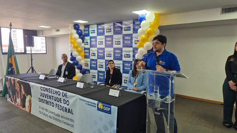 Capa da notícia: Jovens eleitos, representantes do Governo e indicados pela Sociedade Civil serão empossados no Conselho de Juventude
